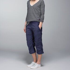 Lululemon - Dance Studio Crop - 6 - Navy Blue - EUC